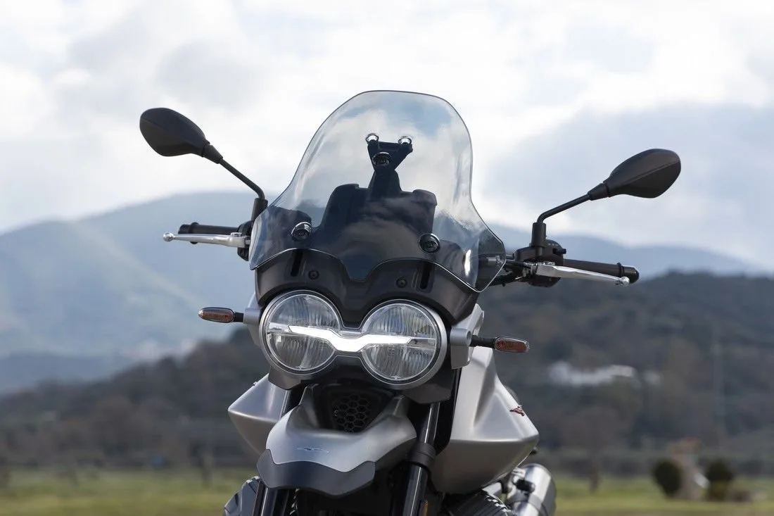 Moto Guzzi V85 Strada