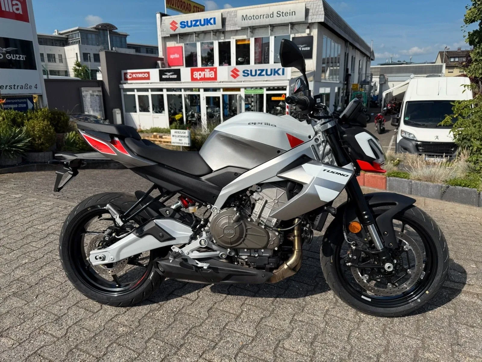 Aprilia Tuono 457