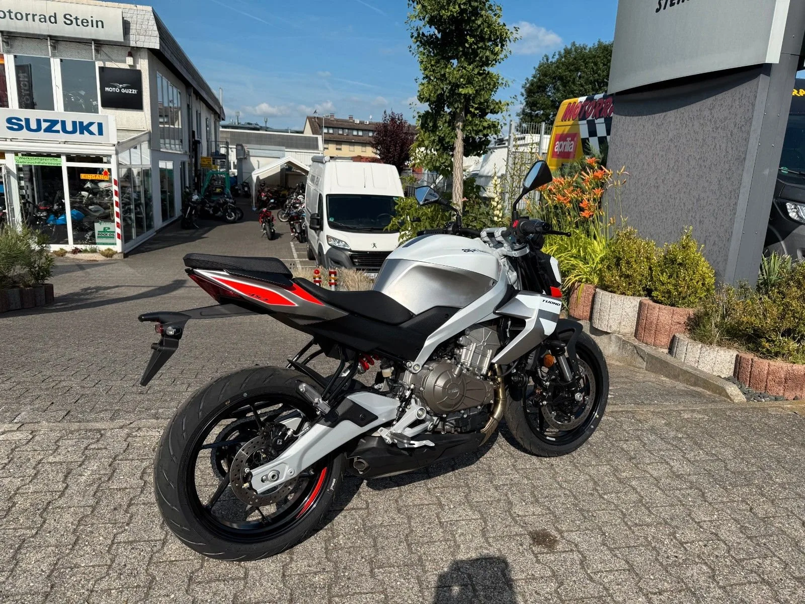 Aprilia Tuono 457