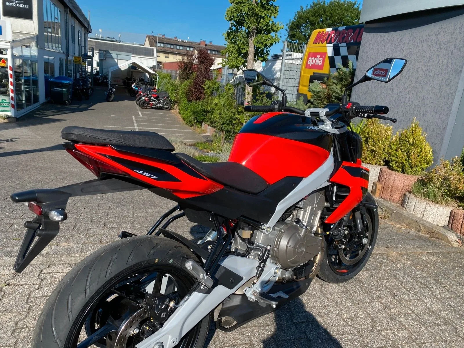 Aprilia Tuono 457