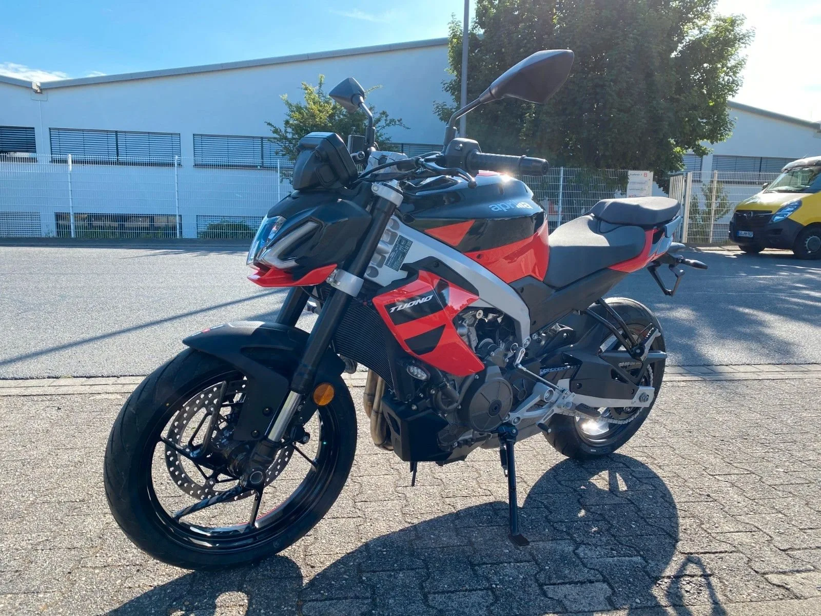 Aprilia Tuono 457