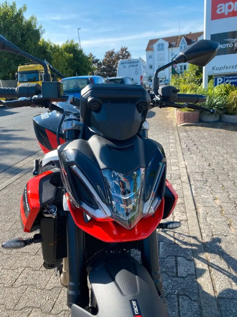 Aprilia Tuono 457