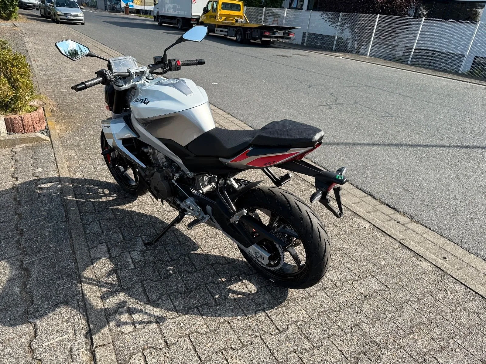 Aprilia Tuono 457