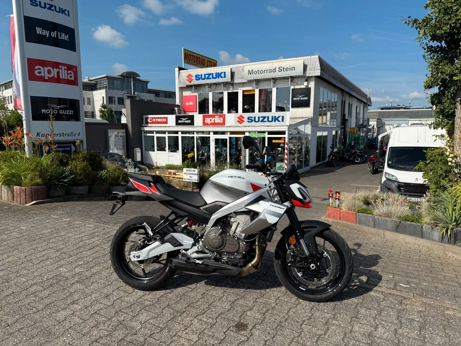Aprilia Tuono 457