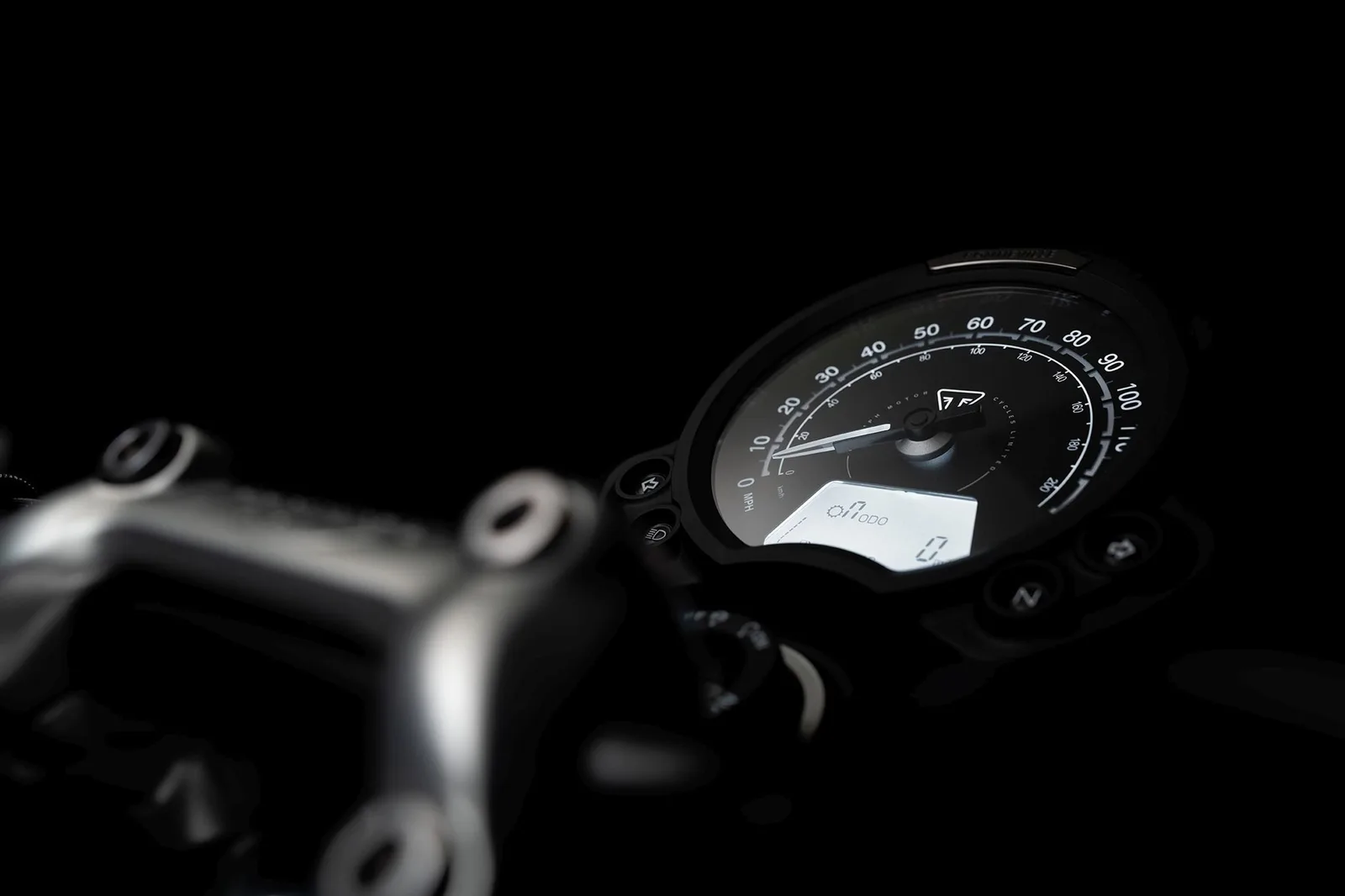 Triumph Speed Twin 900 - Gebrauchtfahrzeug aus 1.Hand STEALTH EDITION