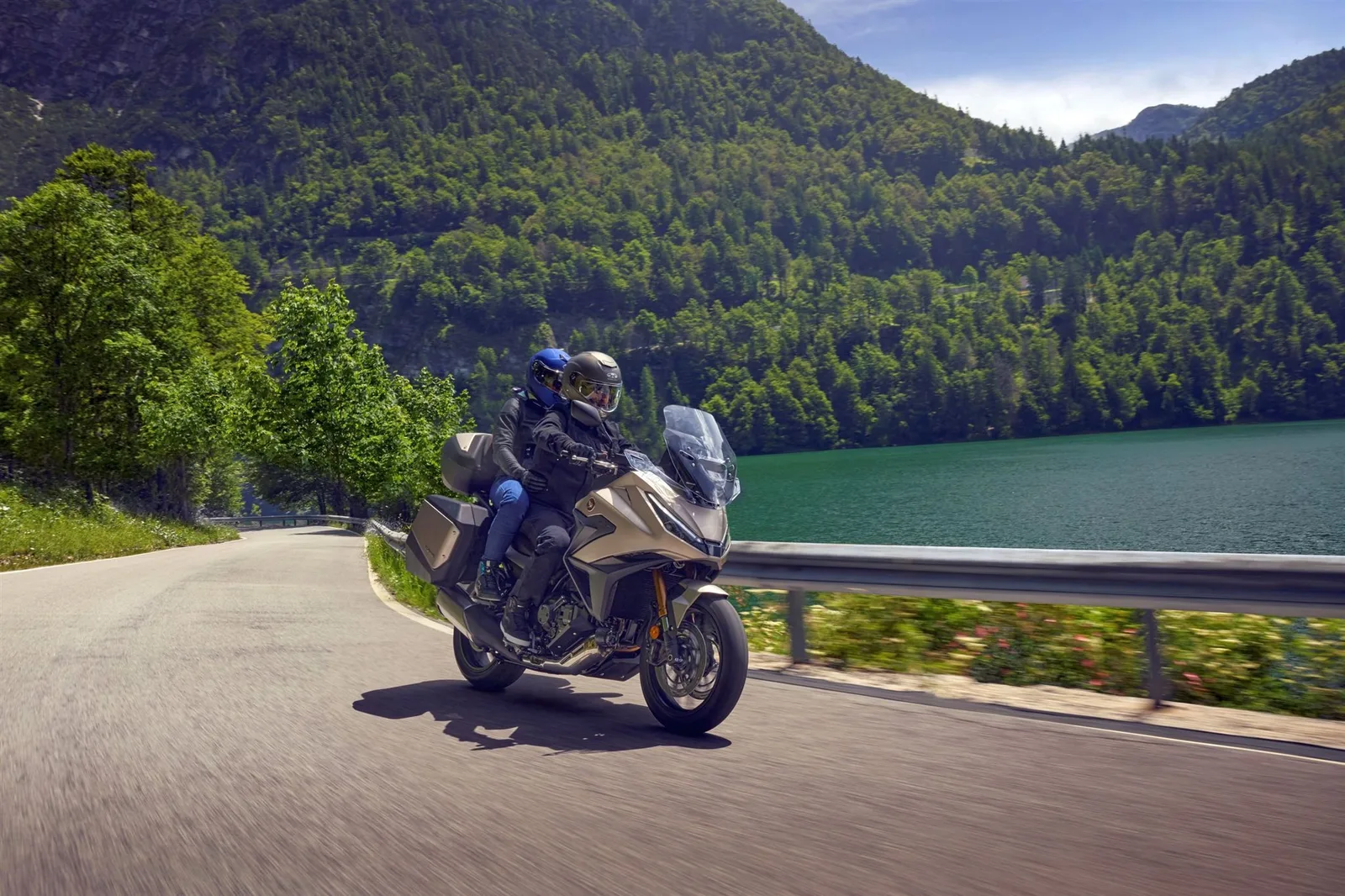 Honda NT1100 DCT Electronic Suspension