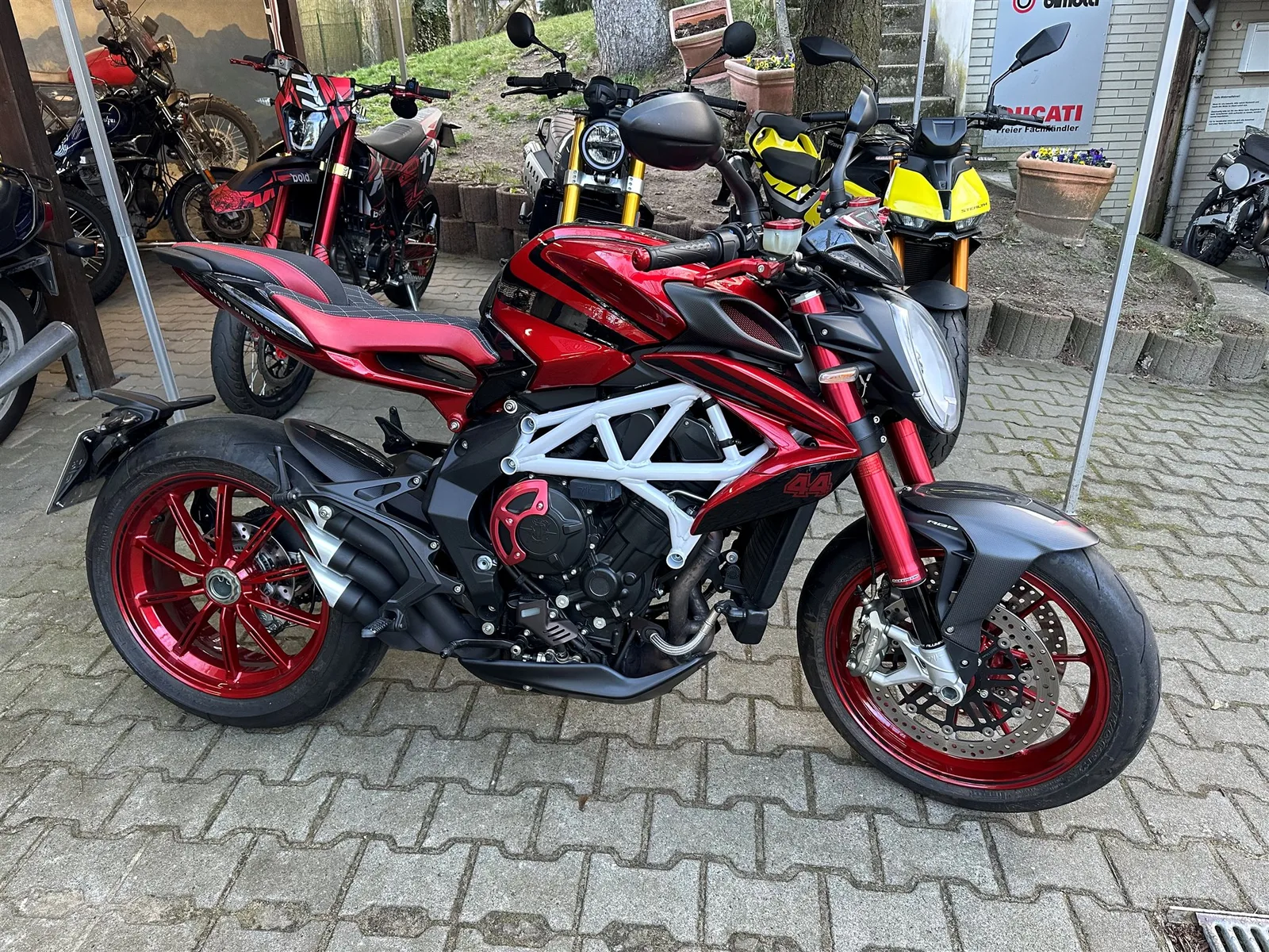 MV Agusta Brutale 800 RR LH 44 Lewis Hamilton Limited Edition