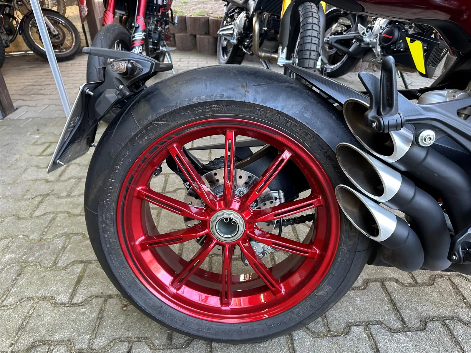 MV Agusta Brutale 800 RR LH 44 Lewis Hamilton Limited Edition