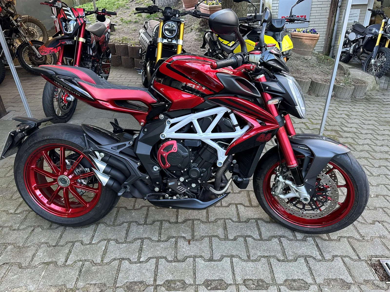 MV Agusta Brutale 800 RR LH 44 Lewis Hamilton Limited Edition