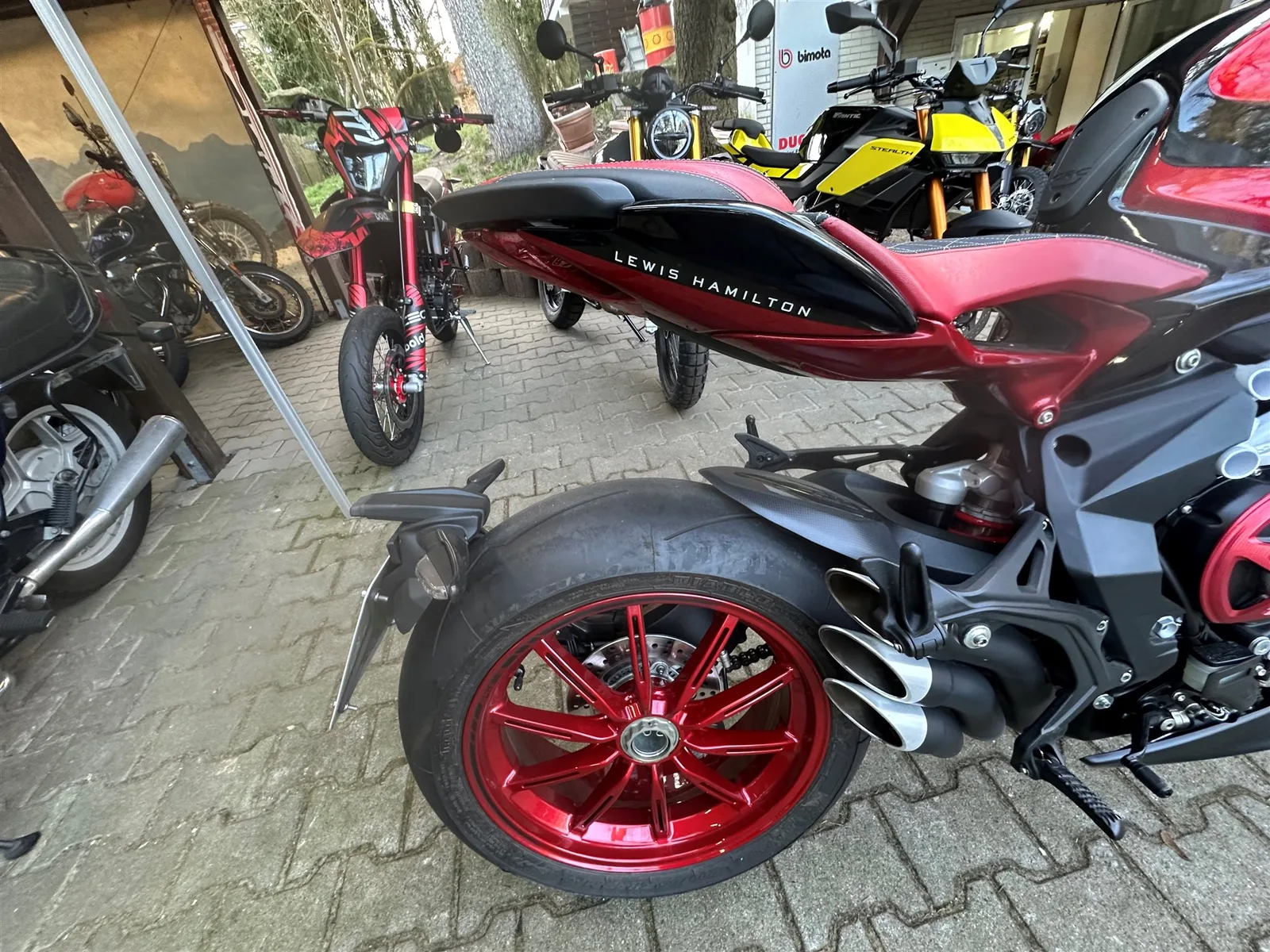 MV Agusta Brutale 800 RR LH 44 Lewis Hamilton Limited Edition