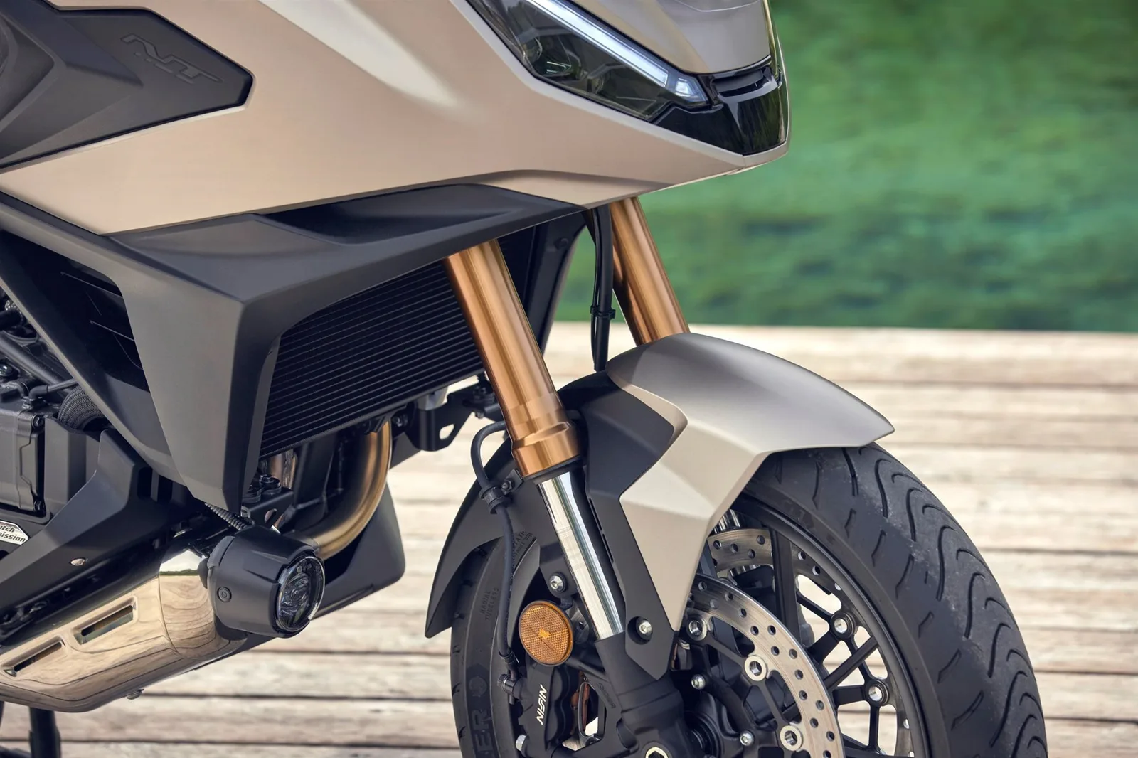 Honda NT1100 DCT Electronic Suspension