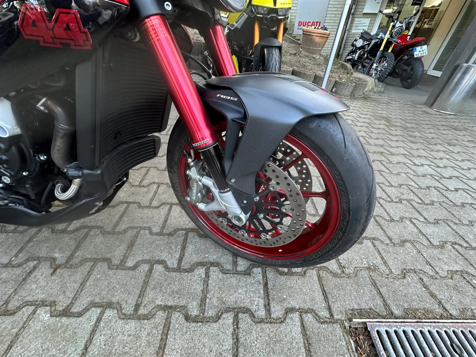 MV Agusta Brutale 800 RR LH 44 Lewis Hamilton Limited Edition