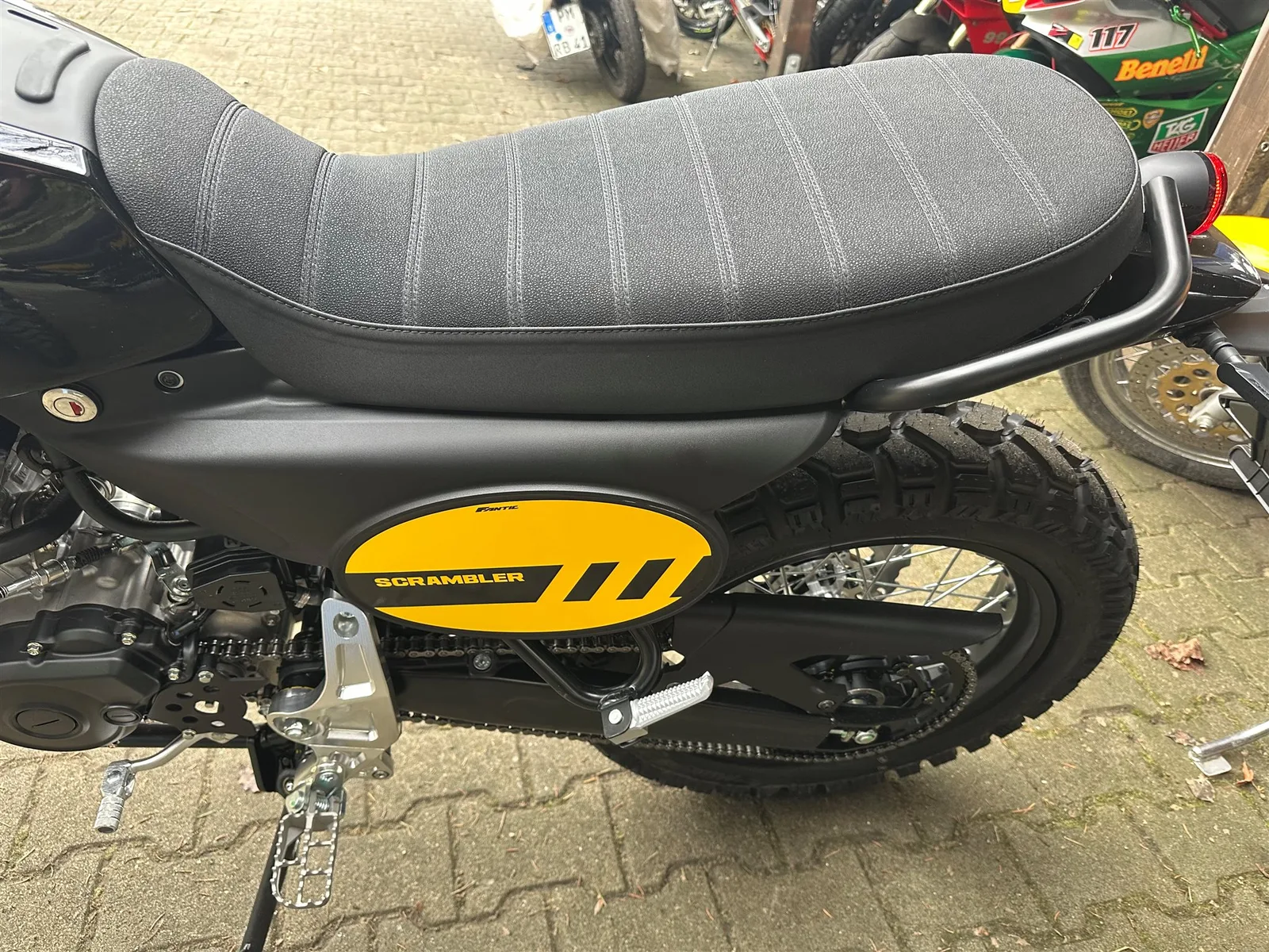 Fantic Caballero Scrambler 125 Sieht sehr edel in schwarz für 2026 aus!