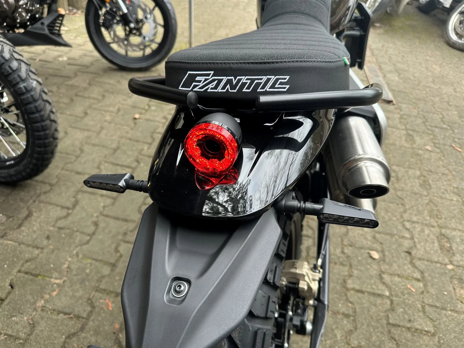 Fantic Caballero Scrambler 125 Sieht sehr edel in schwarz für 2026 aus!