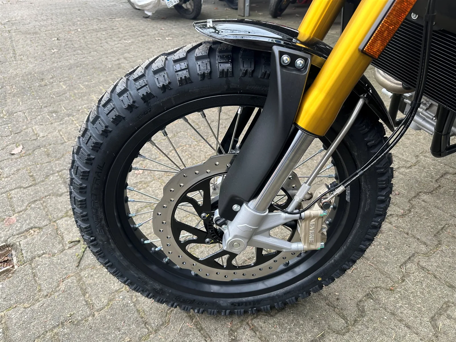 Fantic Caballero Scrambler 125 Sieht sehr edel in schwarz für 2026 aus!