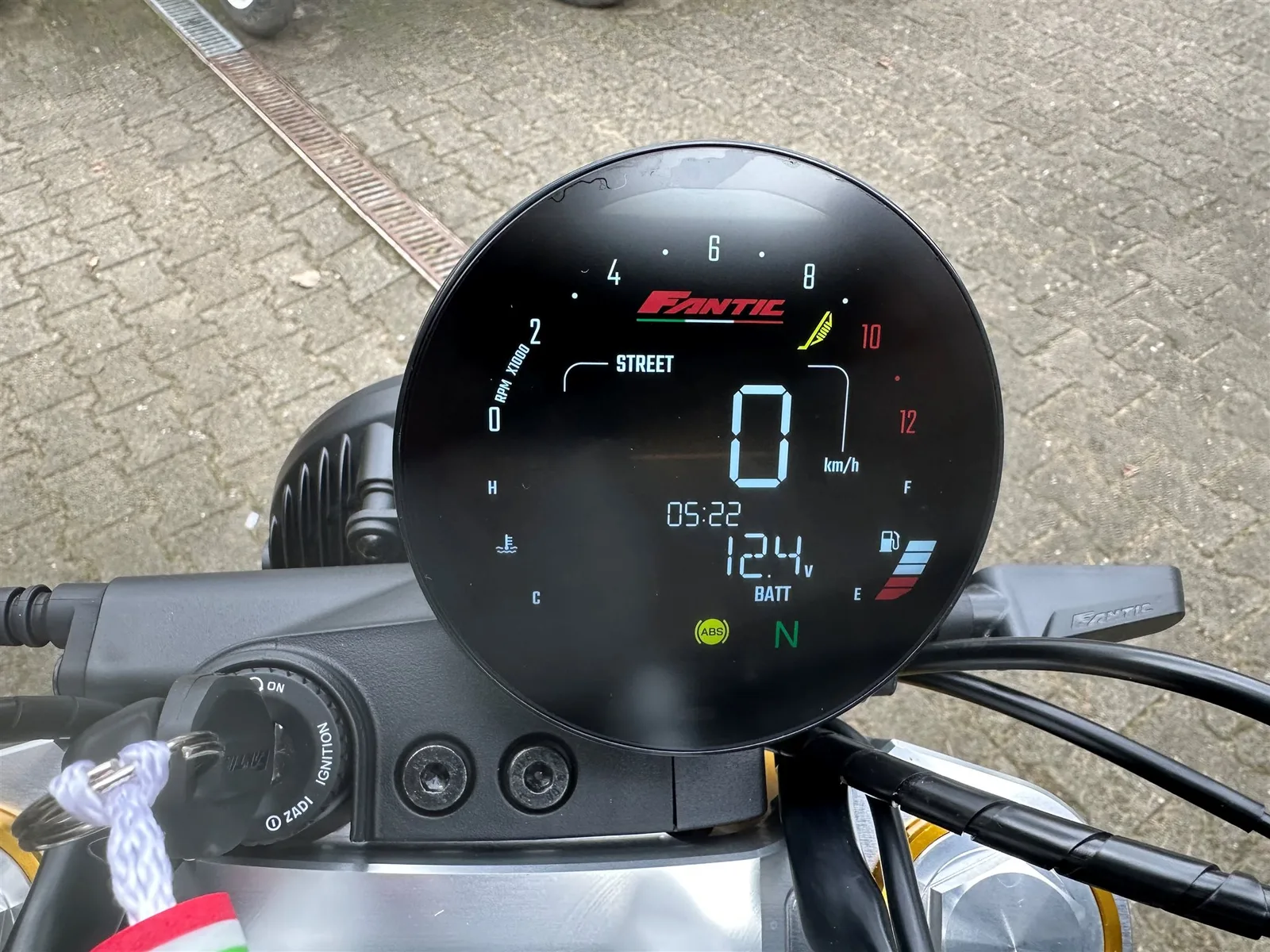Fantic Caballero Scrambler 125 Sieht sehr edel in schwarz für 2026 aus!