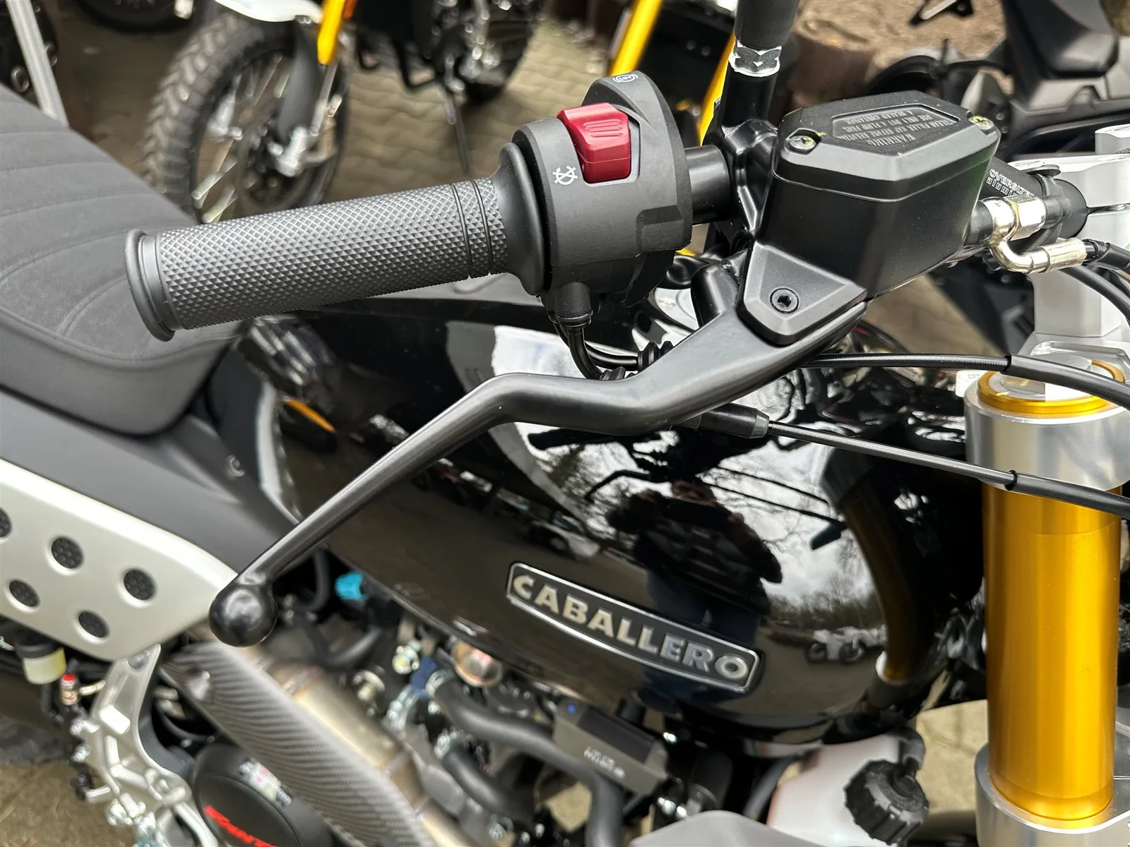 Fantic Caballero Scrambler 125 Sieht sehr edel in schwarz für 2026 aus!
