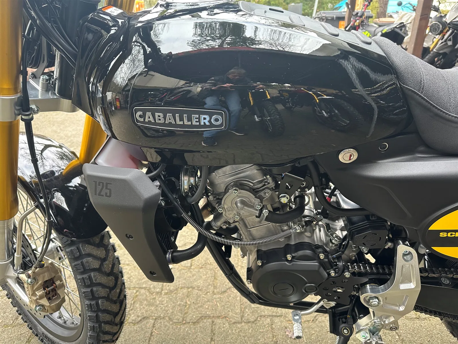 Fantic Caballero Scrambler 125 Sieht sehr edel in schwarz für 2026 aus!