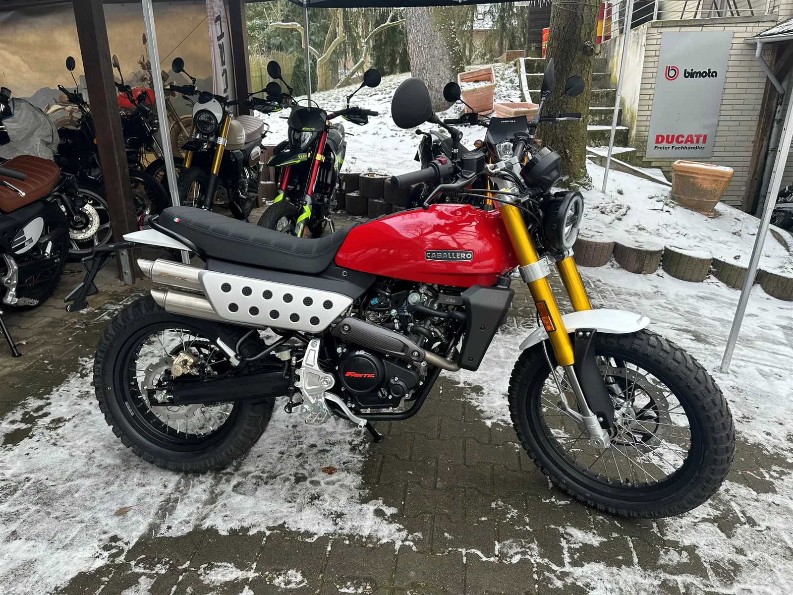 Fantic Caballero Scrambler 125 2026 In rot wunderschön!