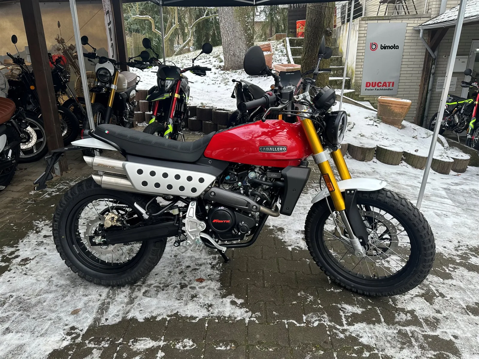 Fantic Caballero Scrambler 125 2026 In rot wunderschön!