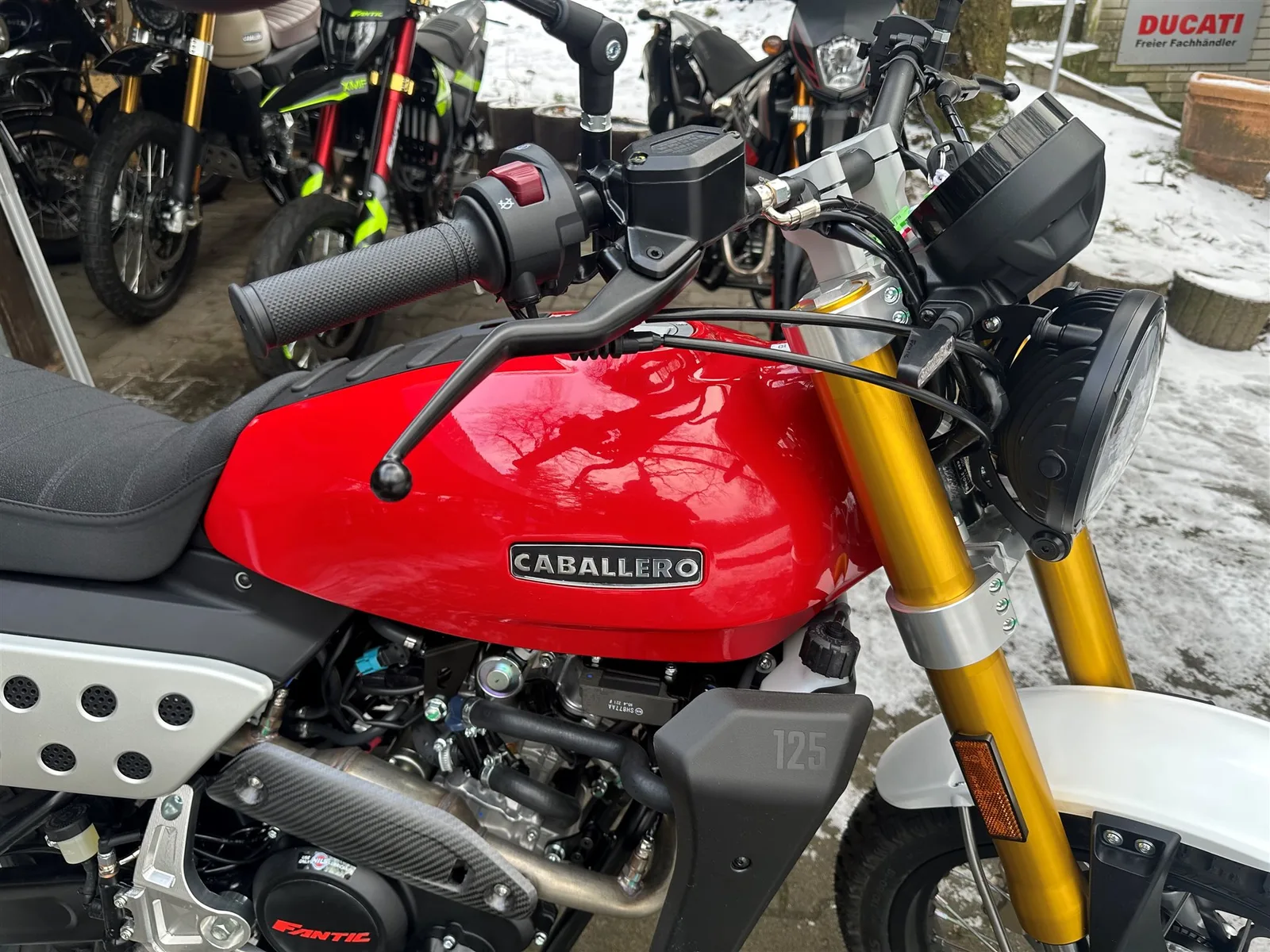 Fantic Caballero Scrambler 125 2026 In rot wunderschön!