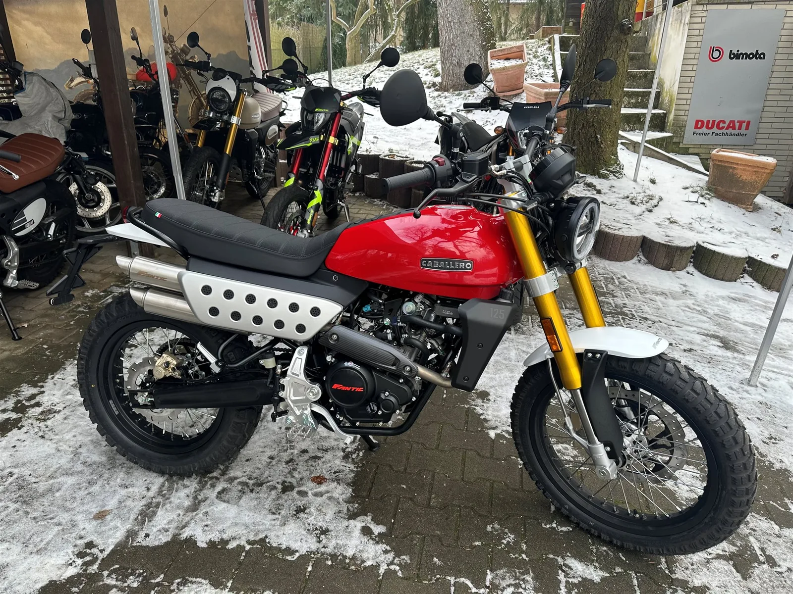 Fantic Caballero Scrambler 125 2026 In rot wunderschön!