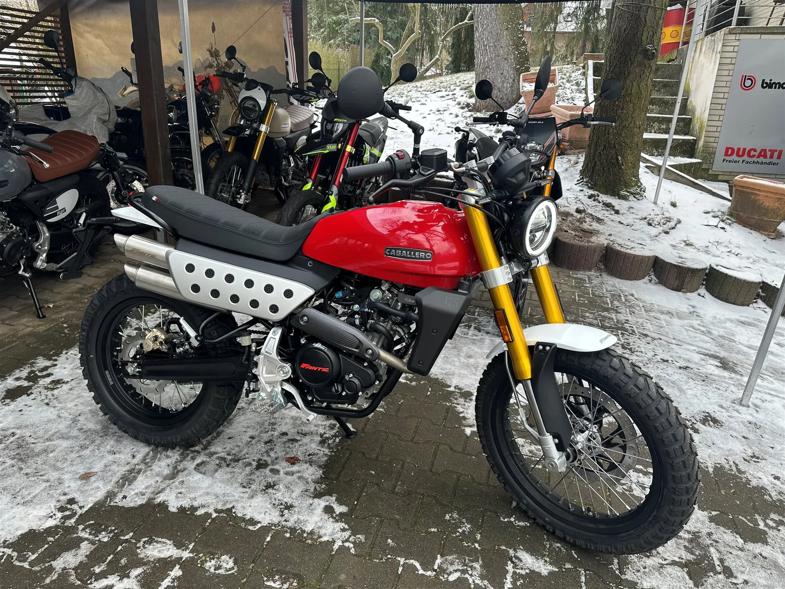 Fantic Caballero Scrambler 125 2026 In rot wunderschön!