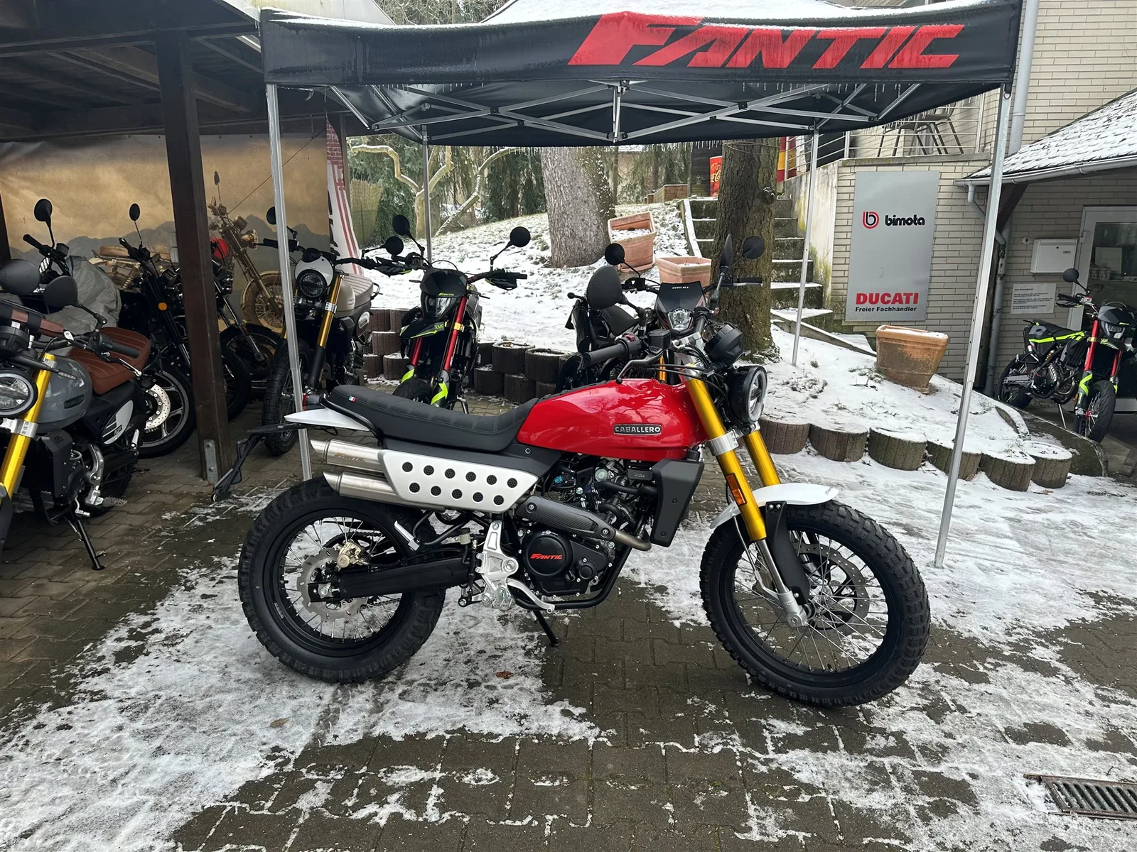 Fantic Caballero Scrambler 125 2026 In rot wunderschön!