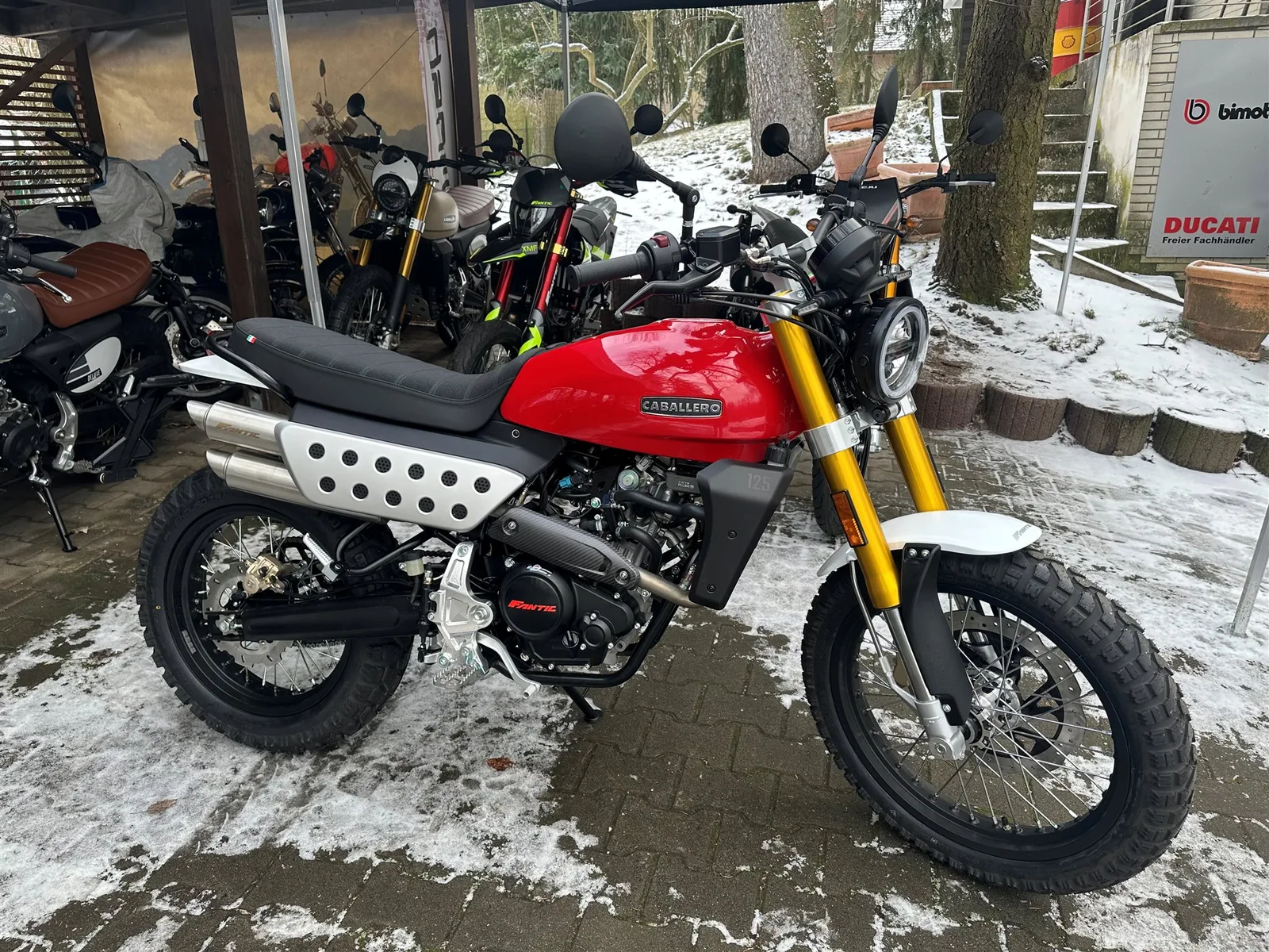 Fantic Caballero Scrambler 125 2026 In rot wunderschön!