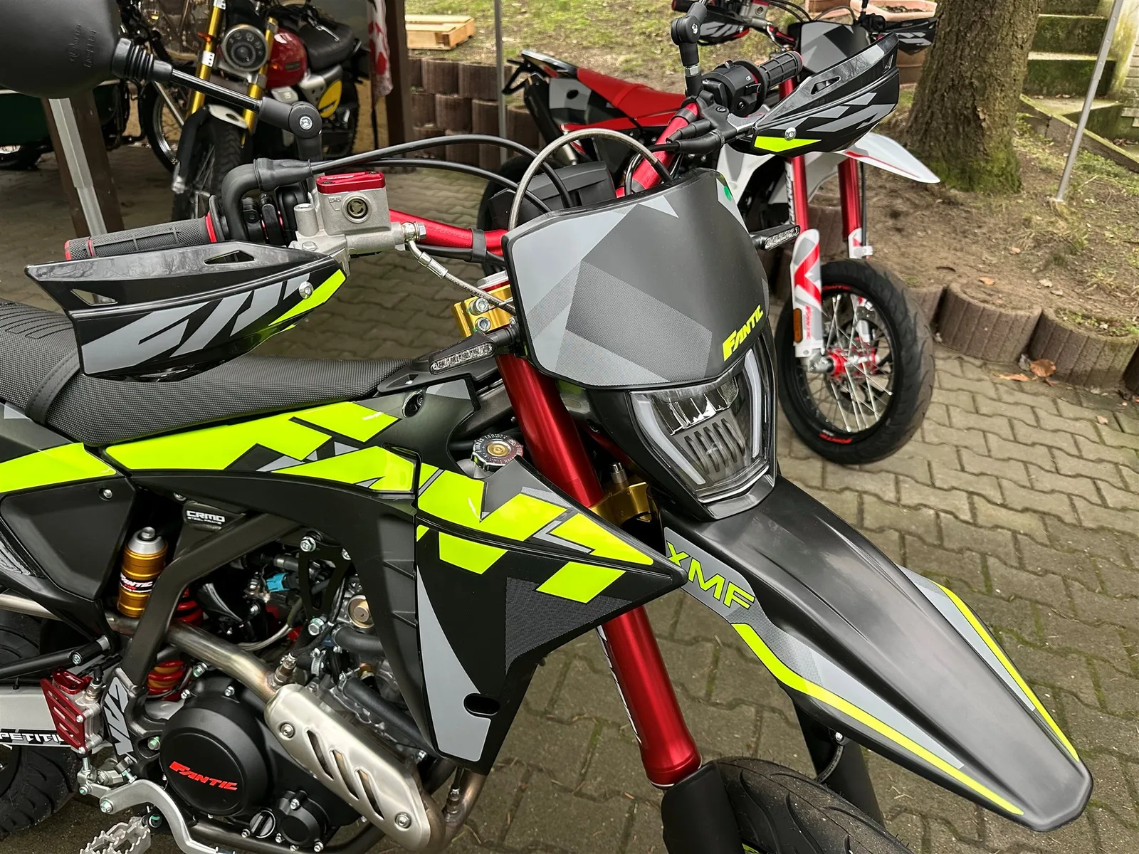 Fantic XMF 125 Competition Gierige Optik-Top Ausstattung