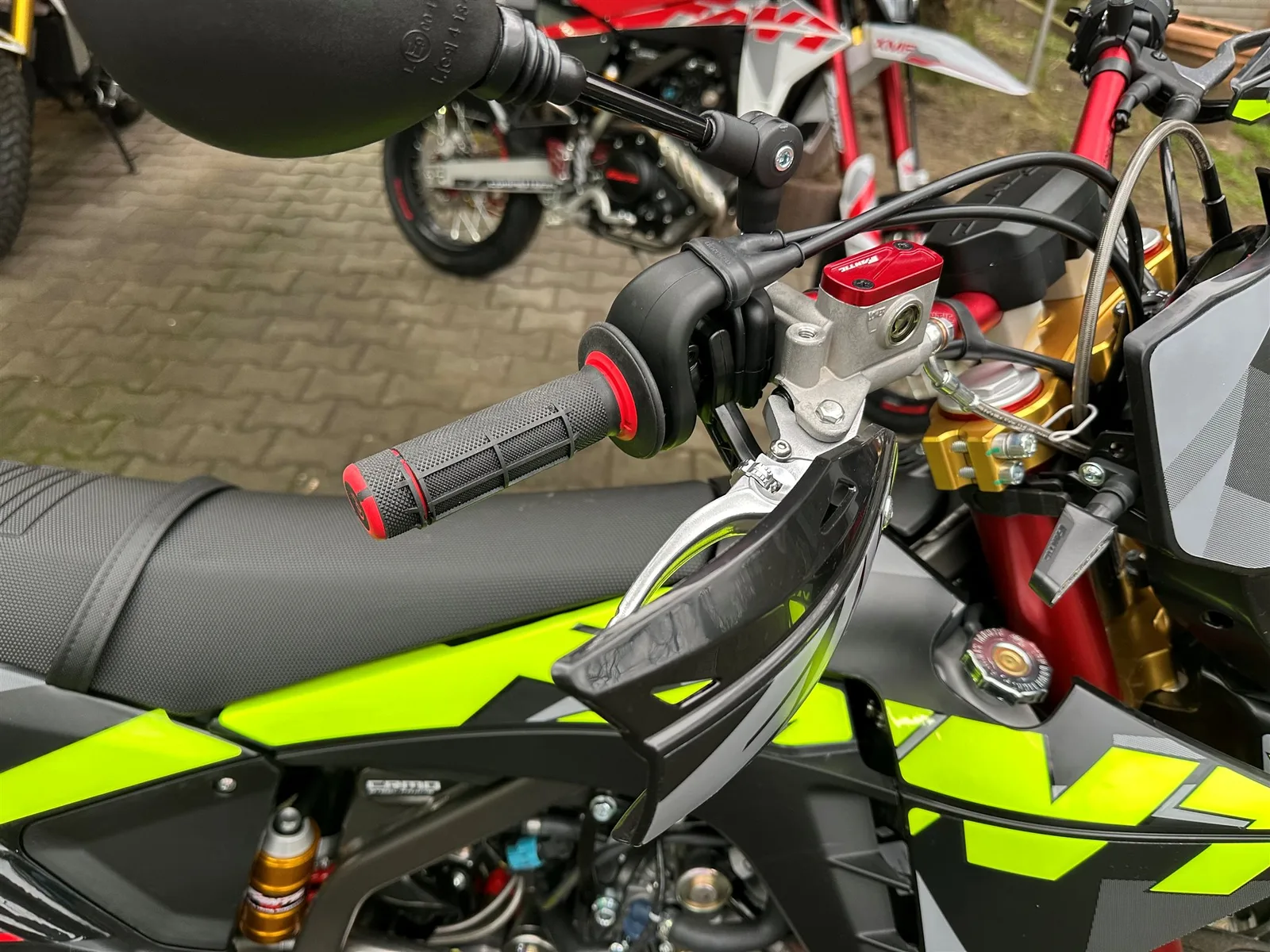 Fantic XMF 125 Competition Gierige Optik-Top Ausstattung