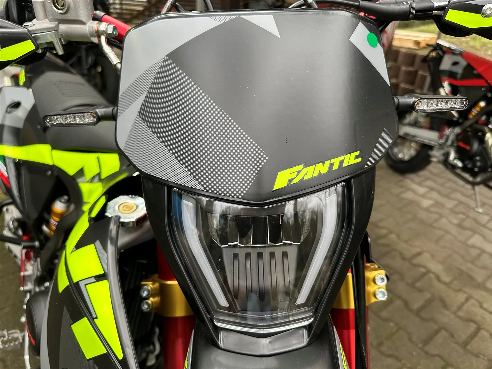 Fantic XMF 125 Competition Gierige Optik-Top Ausstattung