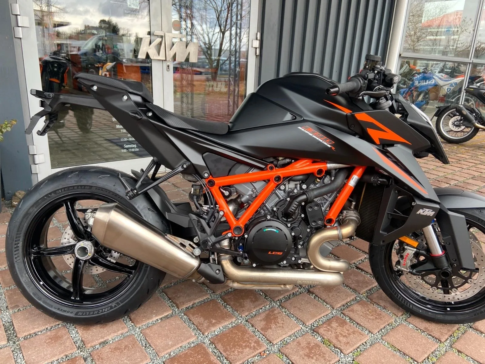 KTM 1390 Super Duke R EVO
