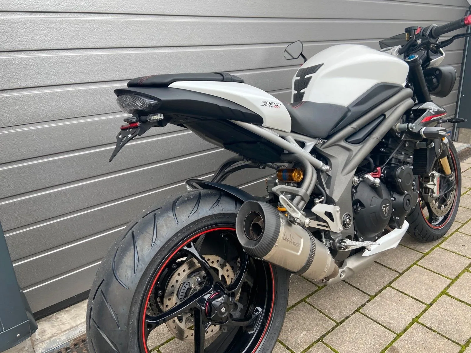 Triumph Speed Triple RS - viel Zubehör, Reifen / KD neu