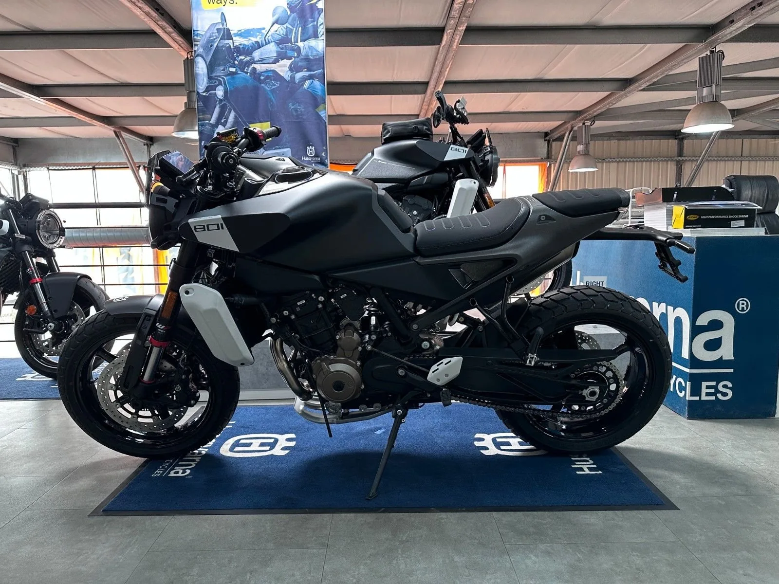 Husqvarna Svartpilen 801