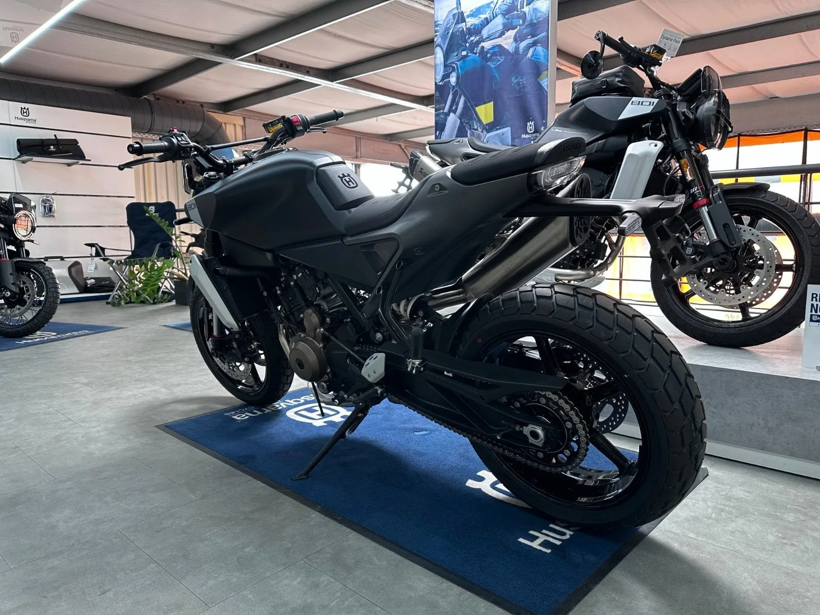 Husqvarna Svartpilen 801