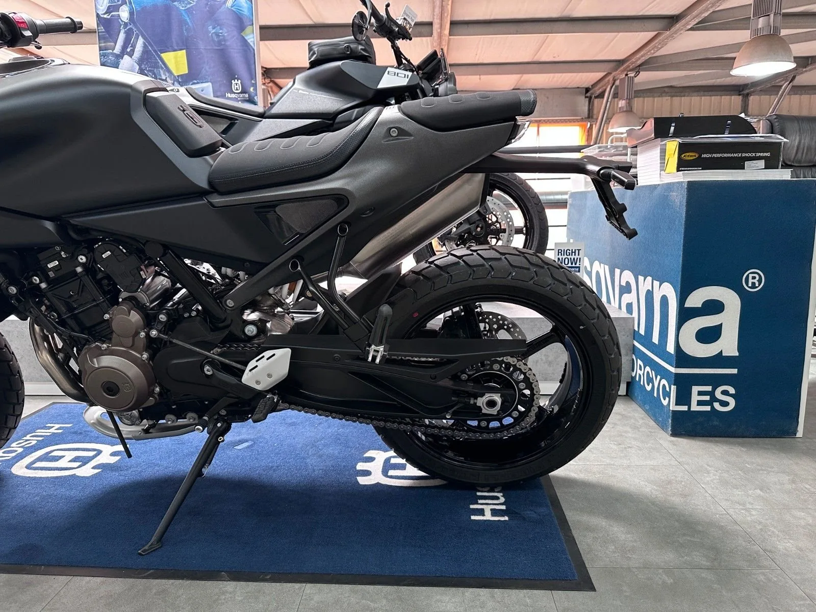 Husqvarna Svartpilen 801