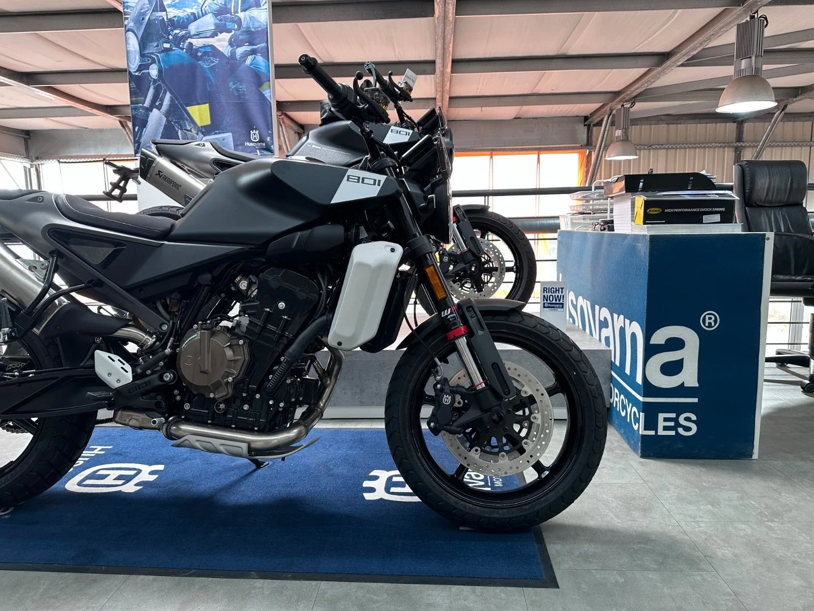 Husqvarna Svartpilen 801