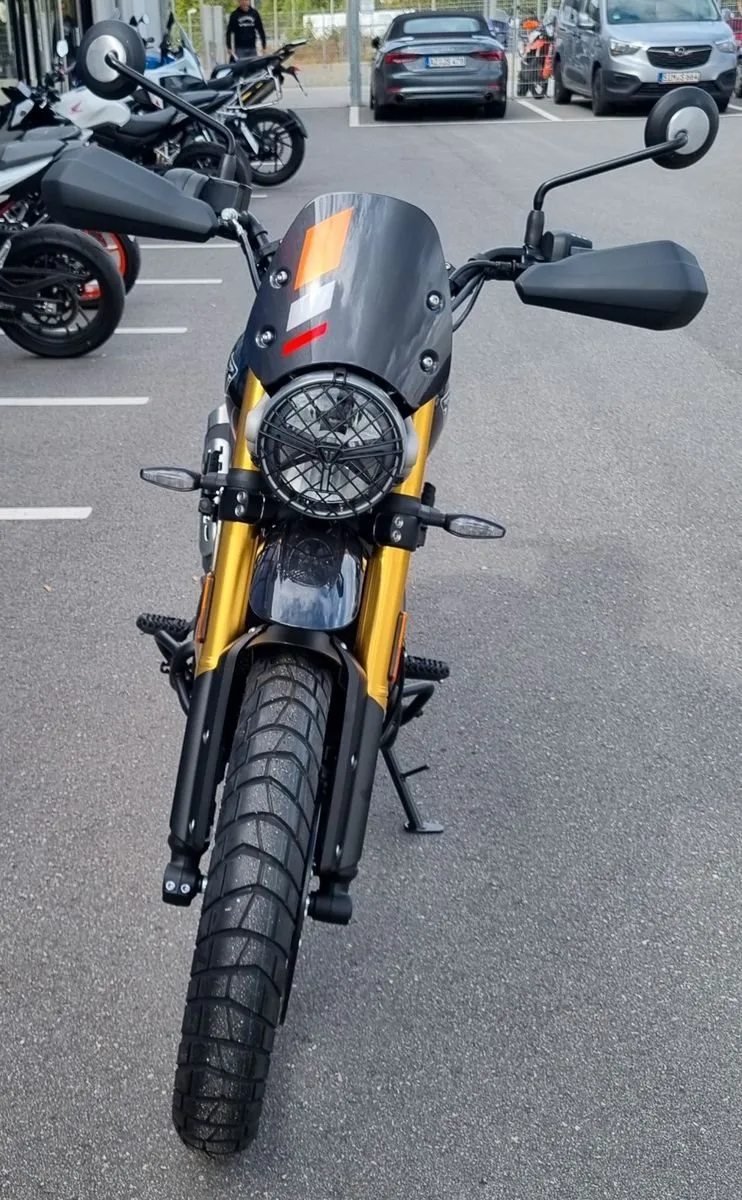 Triumph Scrambler 400 XC