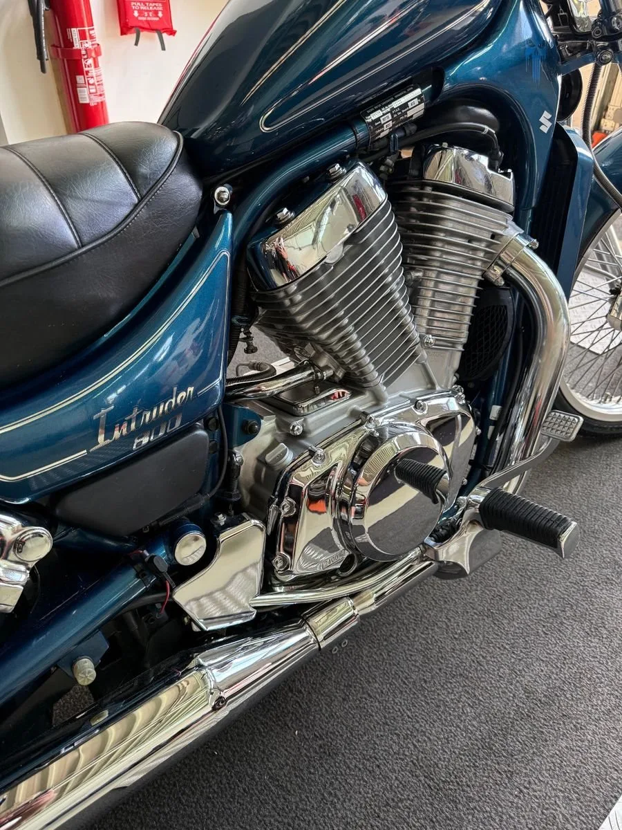 Suzuki Intruder VS 800