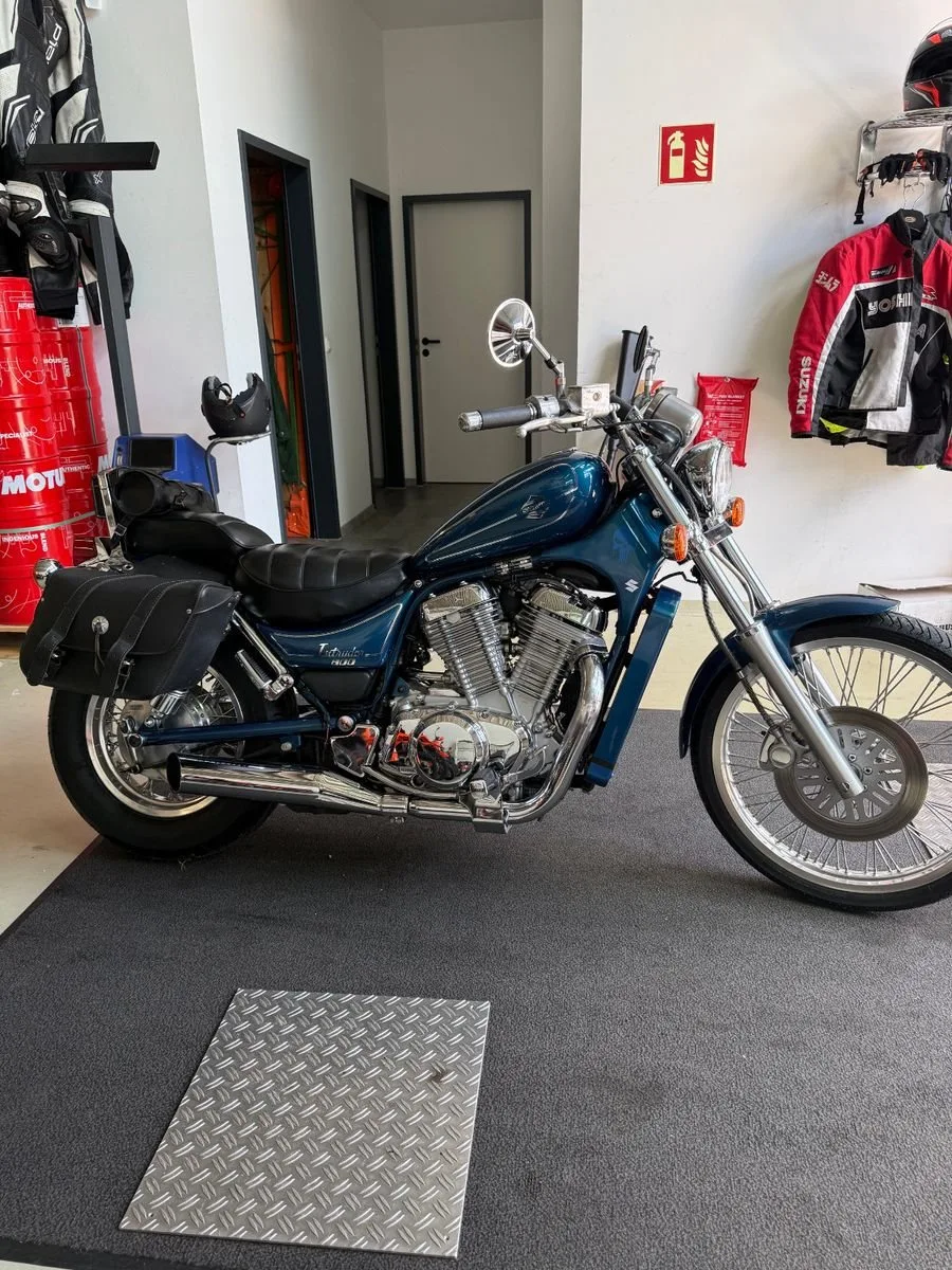 Suzuki Intruder VS 800