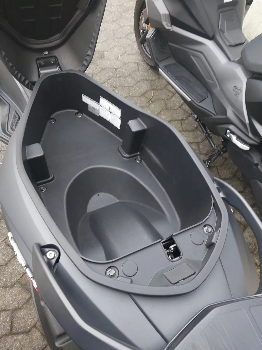 Sym HD 300