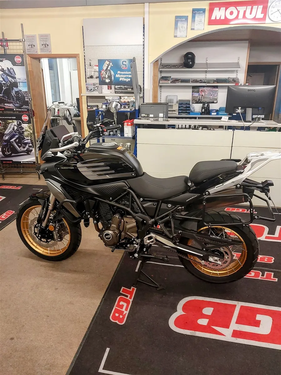 QJ Motor SRT 700 SX