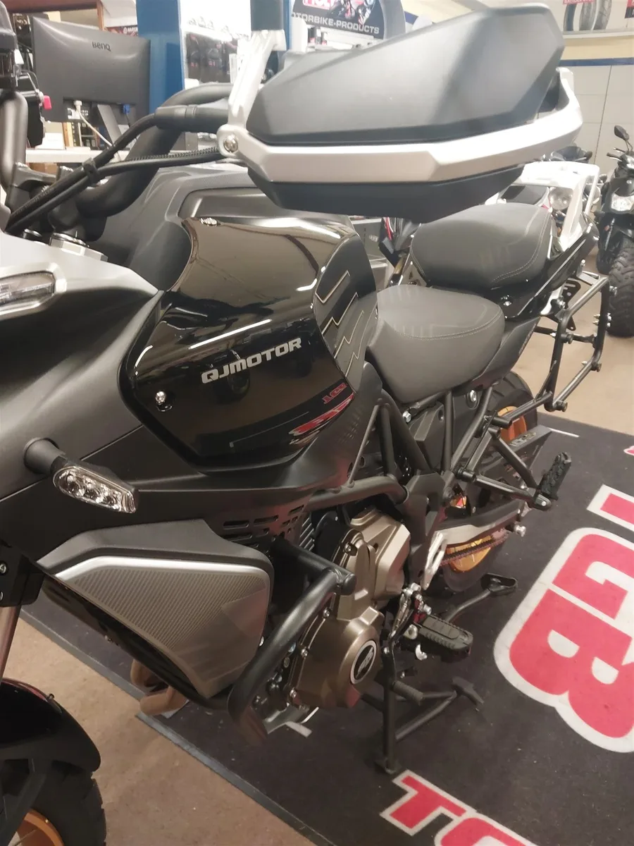 QJ Motor SRT 700 SX