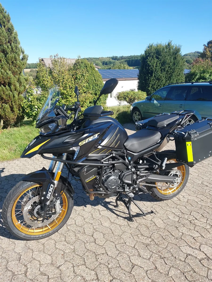 QJ Motor SRT 900 SX
