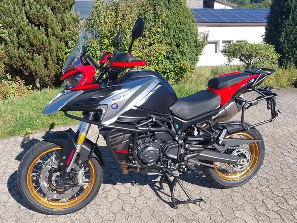 QJ Motor SRT 900 SX