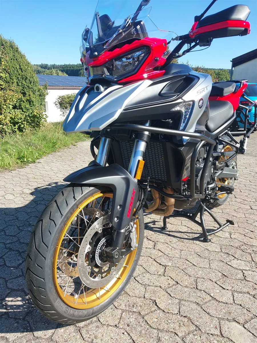 QJ Motor SRT 900 SX