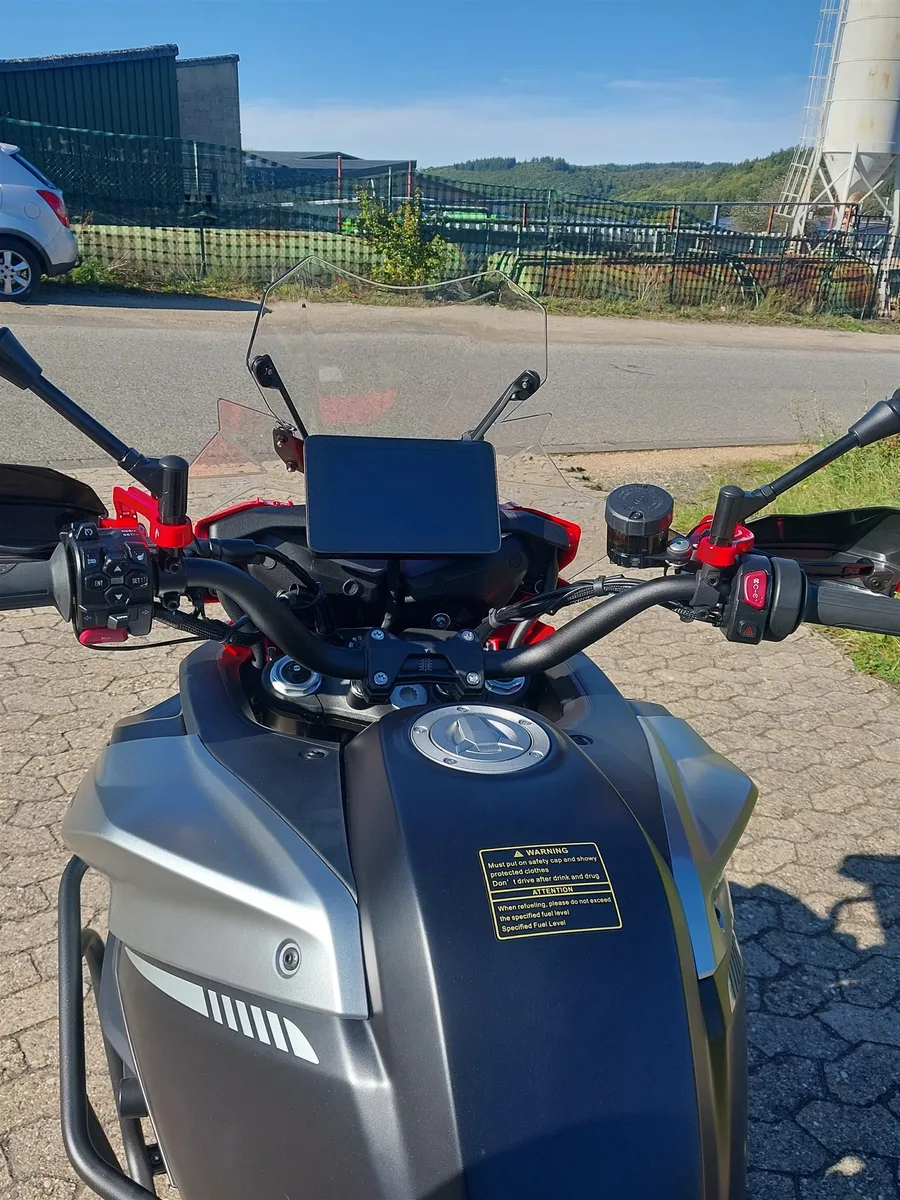 QJ Motor SRT 900 SX