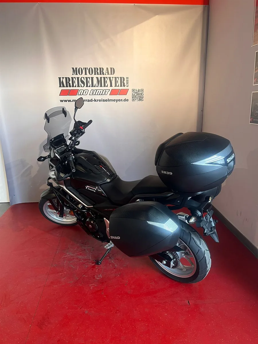 Honda NC750X DCT RC90 Top Zustand mit viel Sonderzubehör!