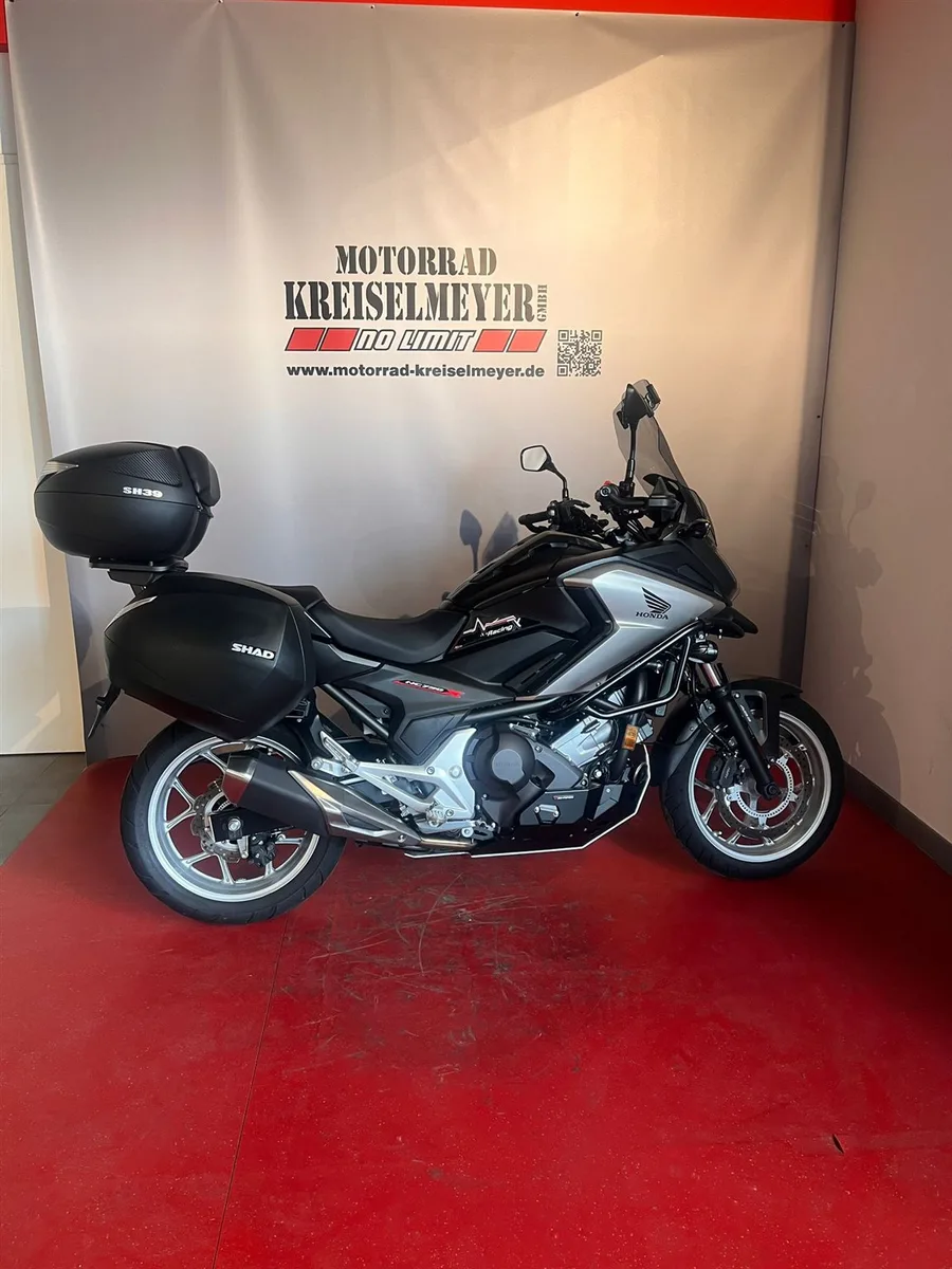 Honda NC750X DCT RC90 Top Zustand mit viel Sonderzubehör!